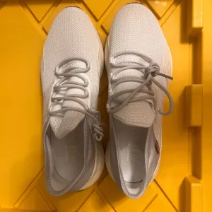 👟 BRAND NEW New Balance ROAV V1 White Sneakers - Women’s 12