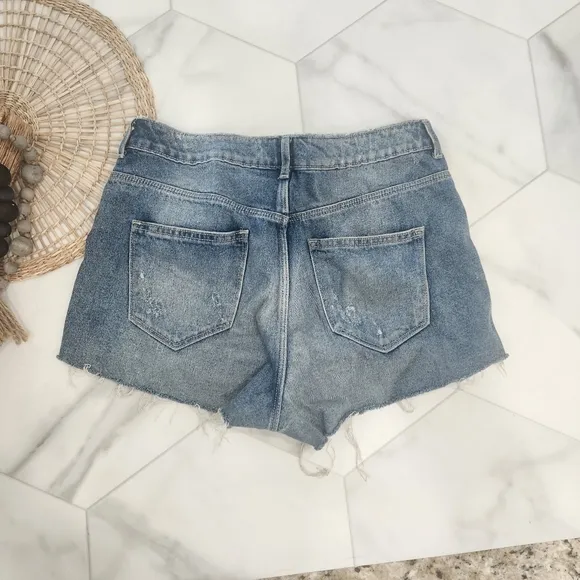 [ H&amp;M]  COACHELLA!!CUTEST EVER DISTRESSED DENIM JEAN SHORTS w/ fun colorful BOHO