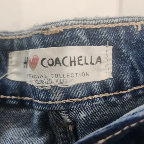 [ H&amp;M]  COACHELLA!!CUTEST EVER DISTRESSED DENIM JEAN SHORTS w/ fun colorful BOHO
