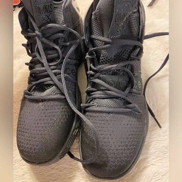 $400 deadstock New Balance OMNIS 'Phantom Black' size 9.5