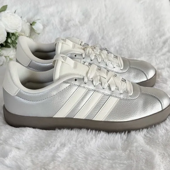 ADIDAS 10 NWT VL Court 3.0 Shoes Women’s Sneakers in Metallic / Off White / Gum