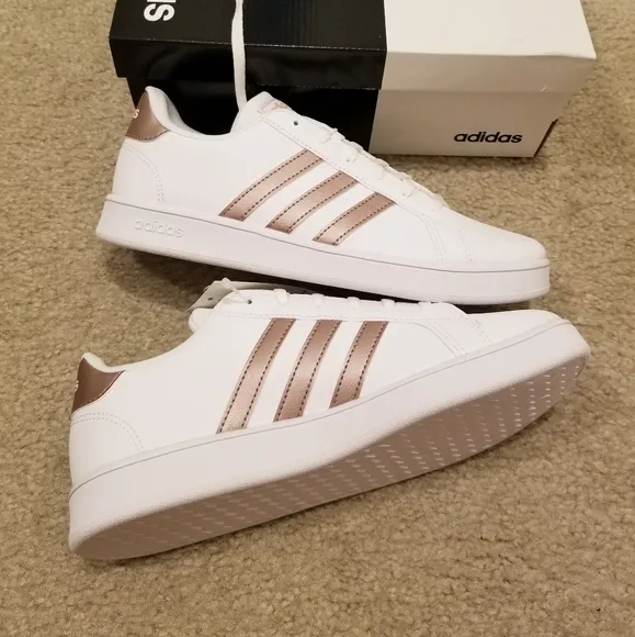 Adidas Grand Court Shoes big kids size 6 brand new