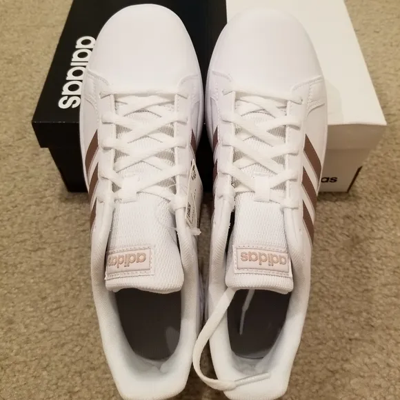 Adidas Grand Court Shoes big kids size 6 brand new