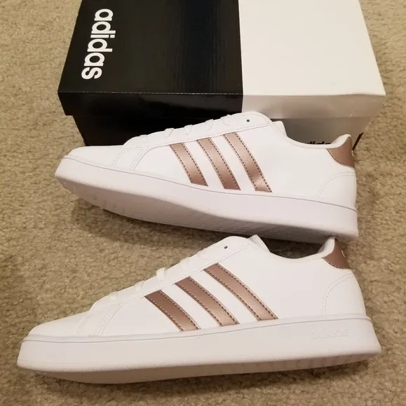 Adidas Grand Court Shoes big kids size 6 brand new