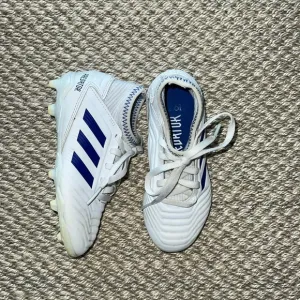 ADIDAS KIDS PREDATOR SOCCER CLEATS SNEAKERS SHOES size 10.5