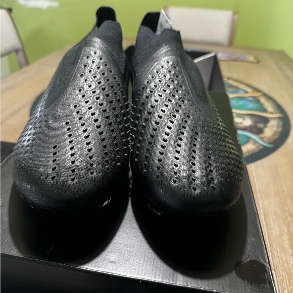 Adidas Predator Accuracy   FG Laceless Design