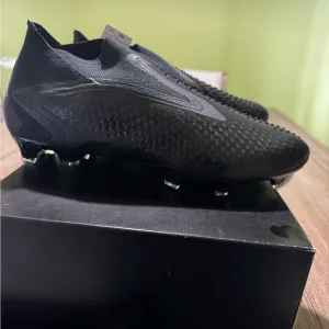 Adidas Predator Accuracy   FG Laceless Design