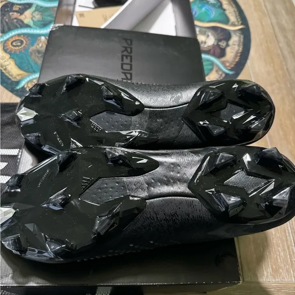 Adidas Predator Accuracy   FG Laceless Design