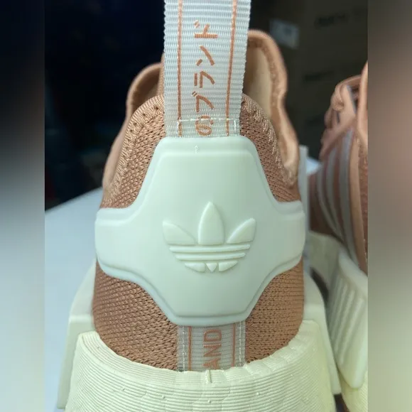 Adidas Womans NMD R1 Originals Color Pearl Pink Clay NWT IG8336