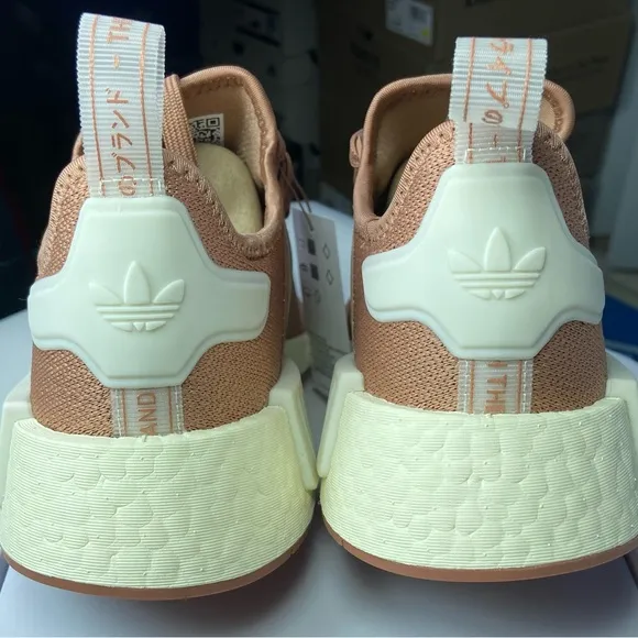 Adidas Womans NMD R1 Originals Color Pearl Pink Clay NWT IG8336