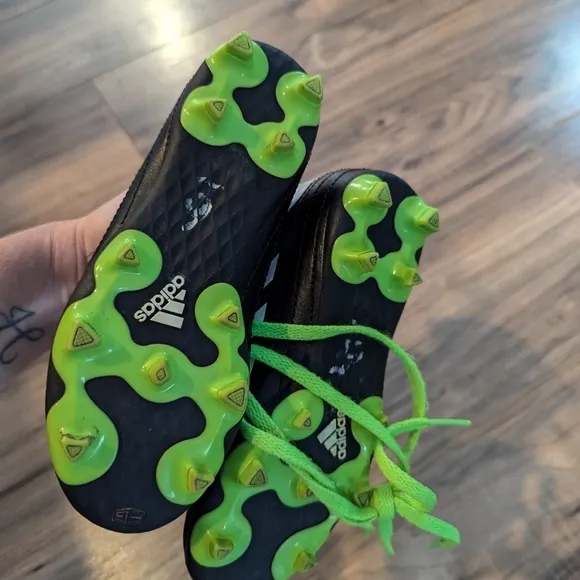 Adidas youth size 12 green and black soccer shoes. Boys size 12 soccer shoes.