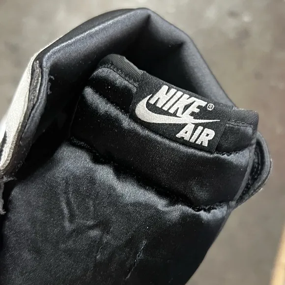 Air Jordan 1 High OGSatin Shadow