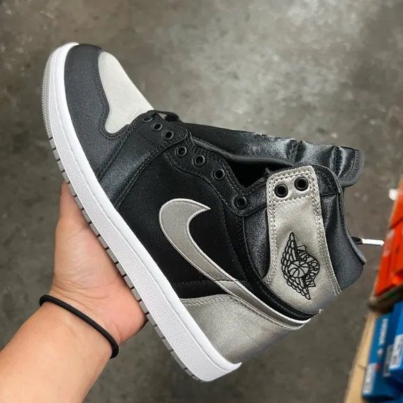Air Jordan 1 High OGSatin Shadow