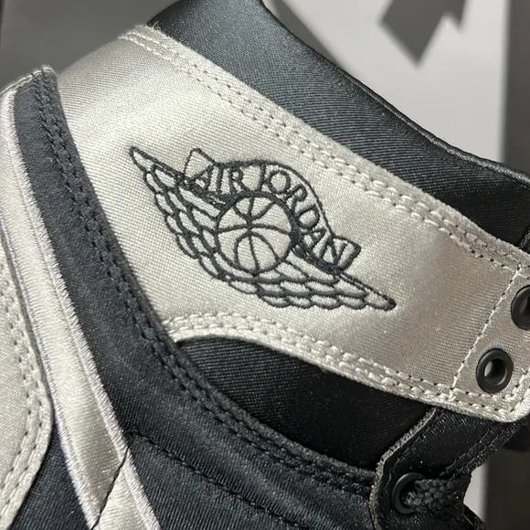 Air Jordan 1 High OGSatin Shadow