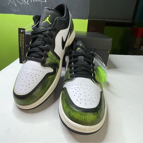 Air Jordan 1 Low SE Mens Size 11.5 Sneakers Black &amp; Electric Green Shoes