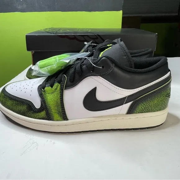 Air Jordan 1 Low SE Mens Size 11.5 Sneakers Black &amp; Electric Green Shoes