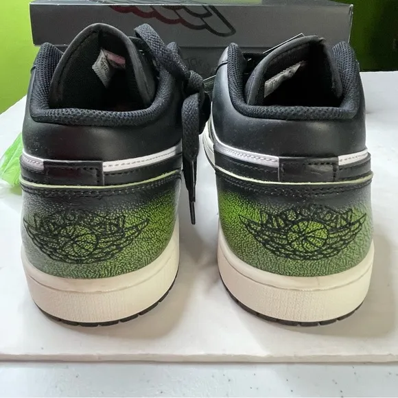 Air Jordan 1 Low SE Mens Size 11.5 Sneakers Black &amp; Electric Green Shoes