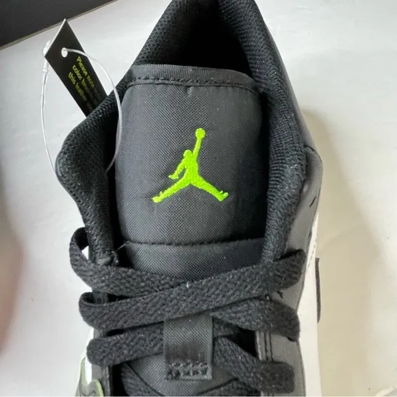Air Jordan 1 Low SE Mens Size 11.5 Sneakers Black &amp; Electric Green Shoes