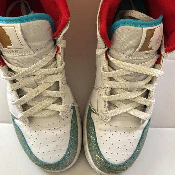 Air jordan NC to CHI used boys sneakers basketball shoes 5.5 gold red blue nike