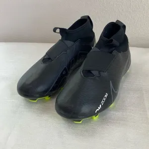 Air Zoom Mercurial Nike soccer shoes size 5Y black and neon green yellow