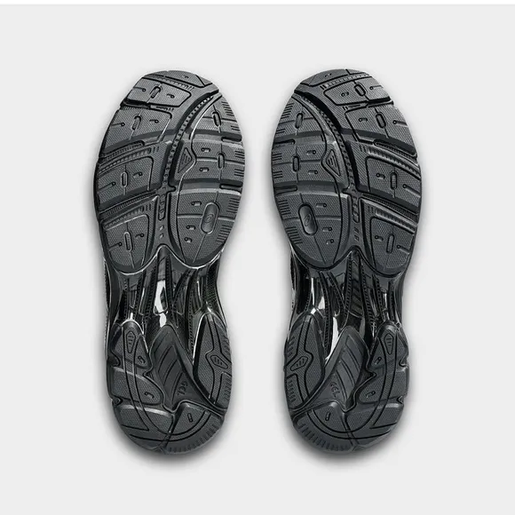 Asics Black Athletic Shoes with Dynamic Design and Cushioning