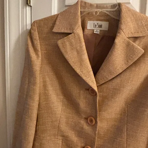 Beautiful 2PC Women's Tan LeSuit Skirt Set Size 6