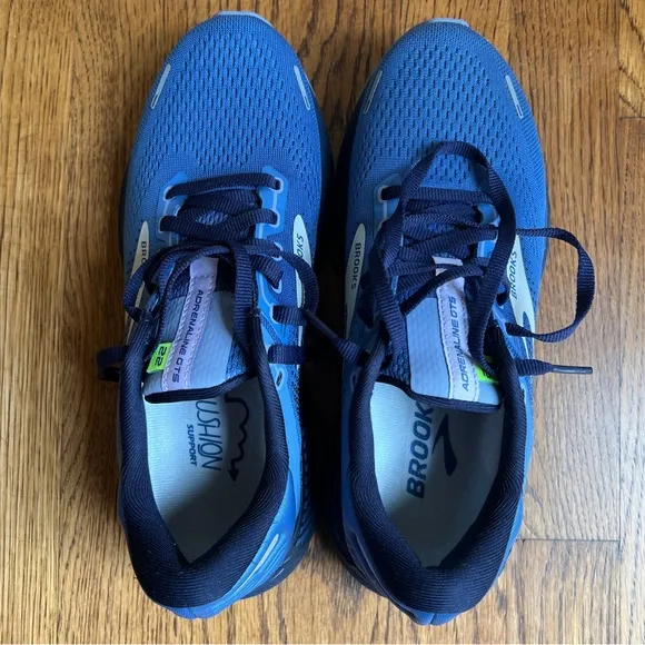 Brooks Adrenaline GTS 22 Women’s Running Shoes. Blue. Size 7.5