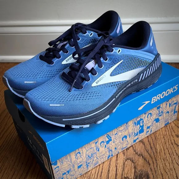 Brooks Adrenaline GTS 22 Women’s Running Shoes. Blue. Size 7.5