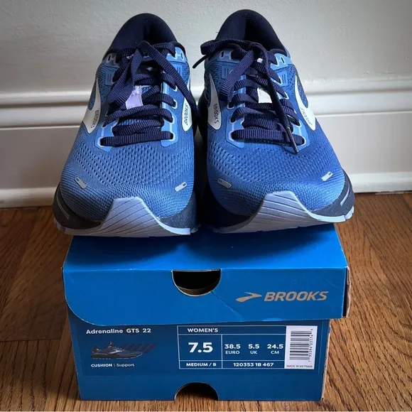 Brooks Adrenaline GTS 22 Women’s Running Shoes. Blue. Size 7.5