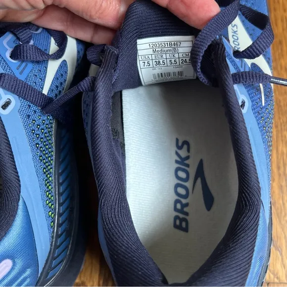 Brooks Adrenaline GTS 22 Women’s Running Shoes. Blue. Size 7.5