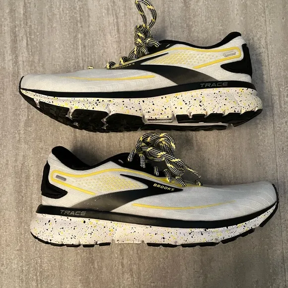 Brooks “Trace 2” 2023 Pittsburgh Marathon edition running shoes
