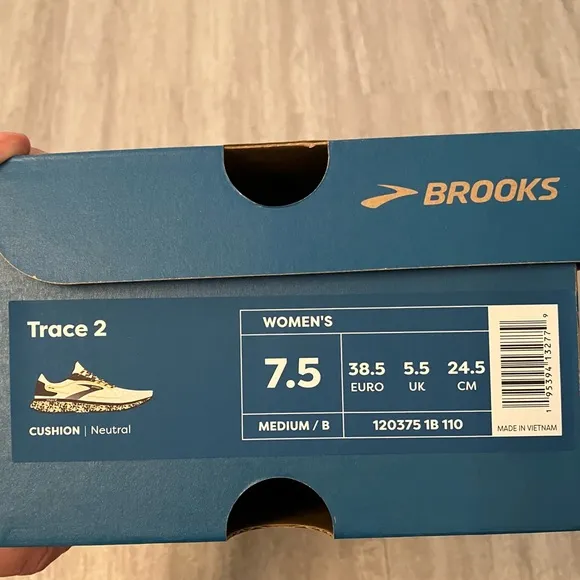 Brooks “Trace 2” 2023 Pittsburgh Marathon edition running shoes