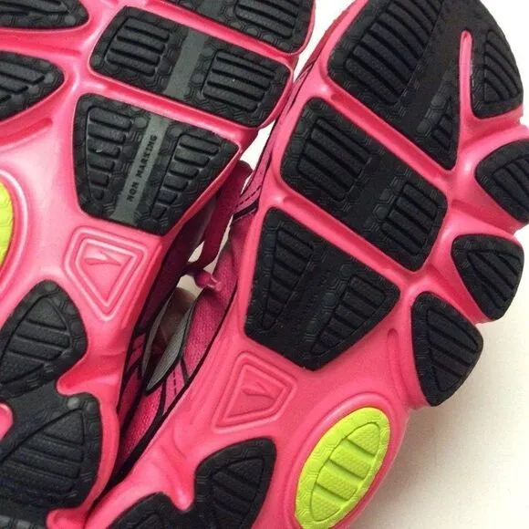 Brooks gym shoes pink