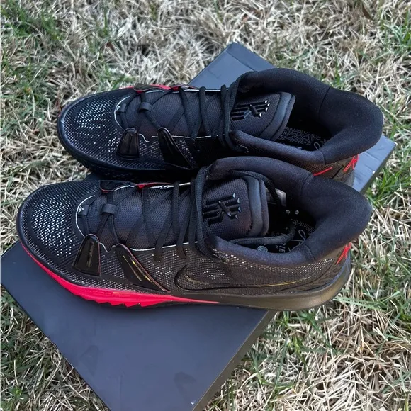 CLEAN Nike Kyrie 7 VII Bred size 13 Mens Shoes