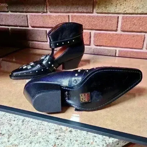 Coach Restored Cut Out Western Creeper Bootiesize 5.5B color is black