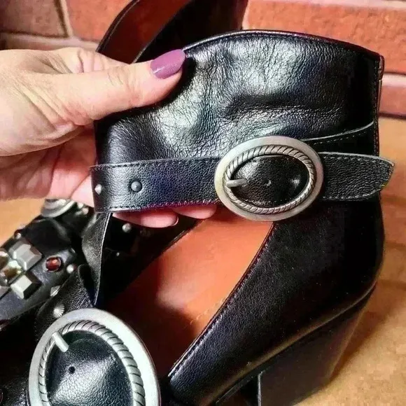 Coach Restored Cut Out Western Creeper Bootiesize 5.5B color is black
