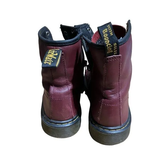 DOC MARTENS Mens 6 Vegan Leather Cherry Red, *Worn And Scuffed* Distressed W 7