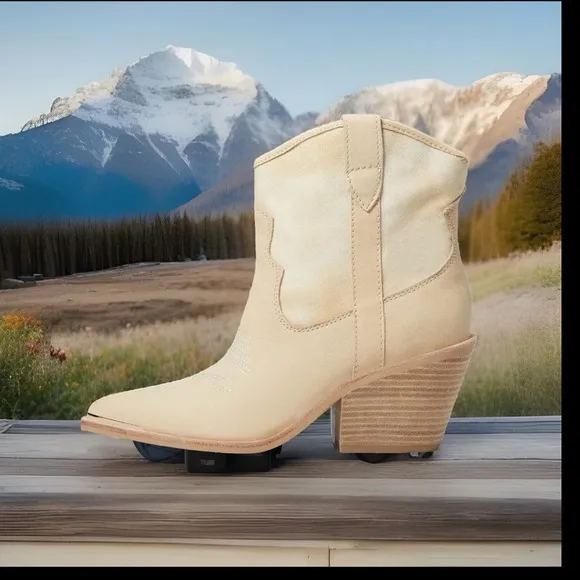 DOLCE VITA Nashe Leather Western Vanilla Nubuck Booties Stocked Heel 2-Tone 6.5