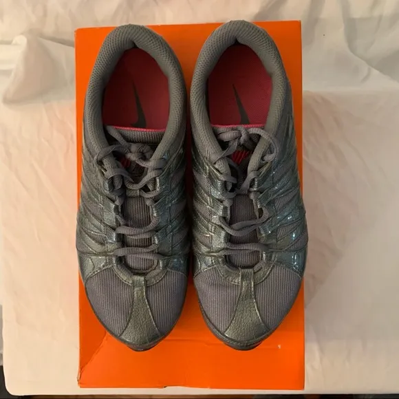 EUC Nike Musique IV Shoes