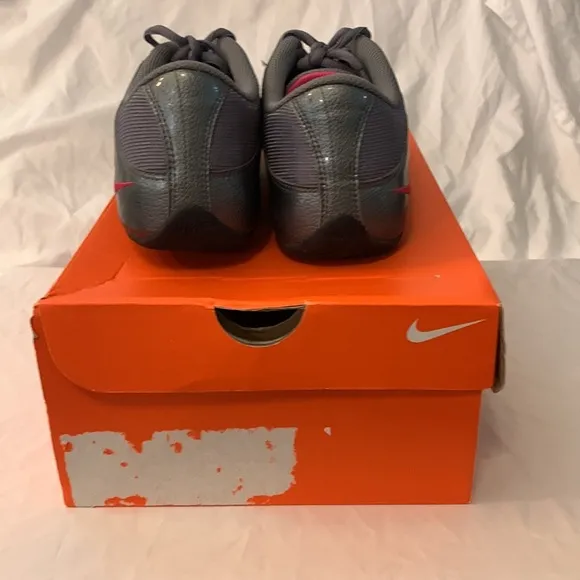 EUC Nike Musique IV Shoes