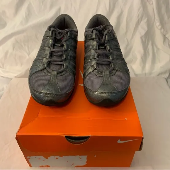 EUC Nike Musique IV Shoes