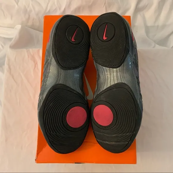 EUC Nike Musique IV Shoes