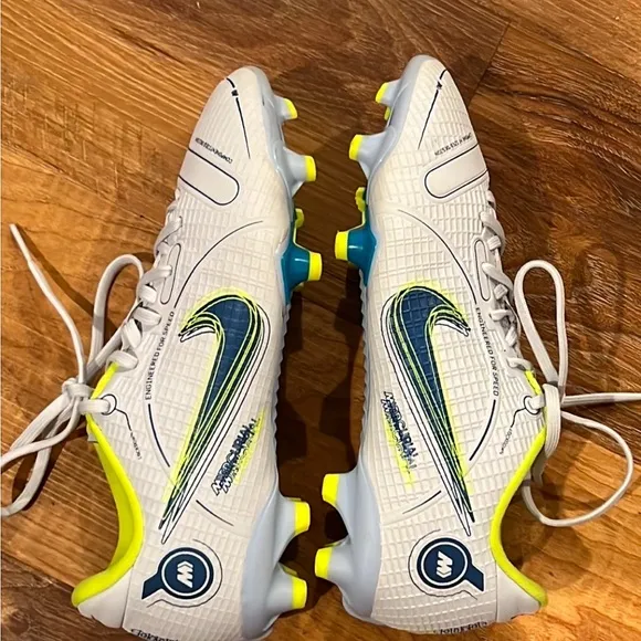 EUC Nike Youth Mercurial Vapor 14 Academy FG MG DJ2856-054 (Size: 2Y)