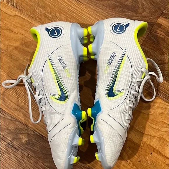 EUC Nike Youth Mercurial Vapor 14 Academy FG MG DJ2856-054 (Size: 2Y)