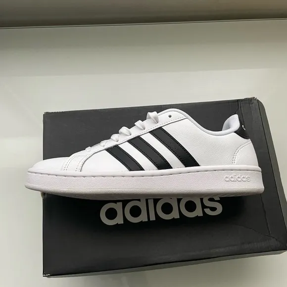 Grand court sneakers