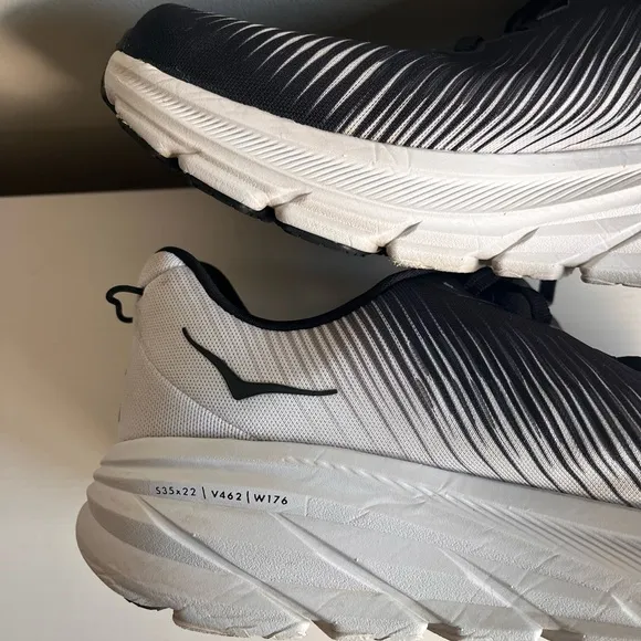 HOKA one one Rincon 3 women’s running gym sneakers size 10D wide
