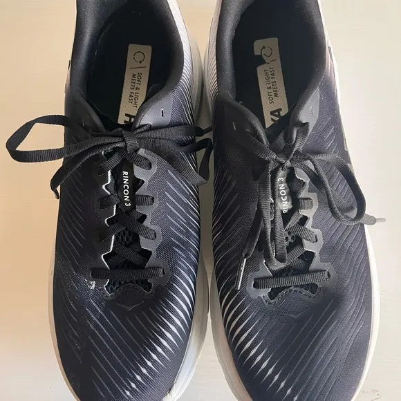HOKA one one Rincon 3 women’s running gym sneakers size 10D wide