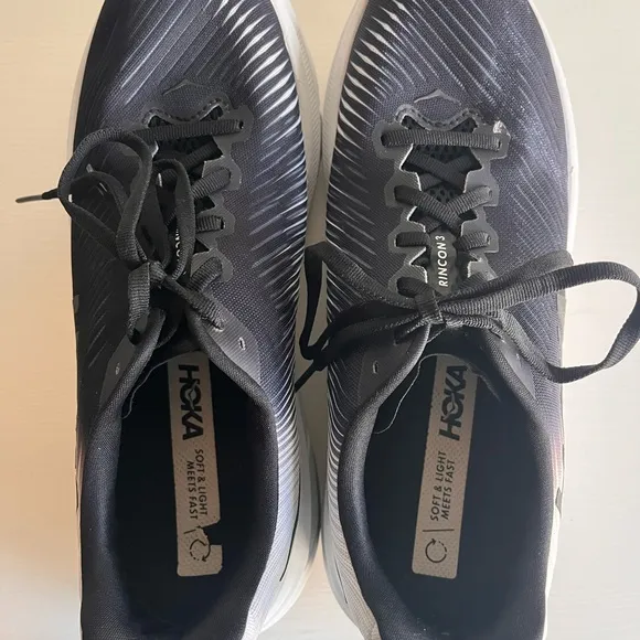 HOKA one one Rincon 3 women’s running gym sneakers size 10D wide