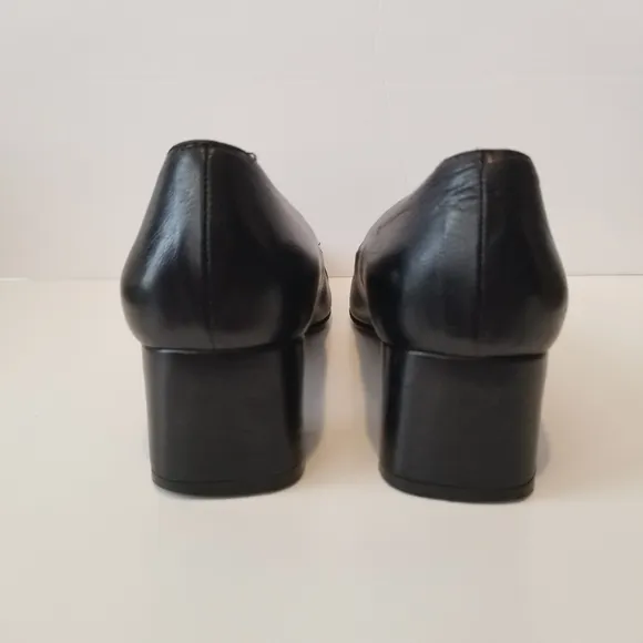 Host Pick Salvatore Ferragamo Black Court Shoes