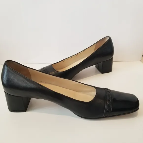 Host Pick Salvatore Ferragamo Black Court Shoes